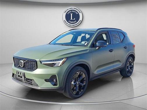 2025 Volvo XC40 Plus Dark Theme