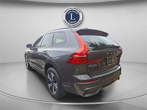 2024 Volvo XC60 Recharge Plug-In Hybrid T8 Plus Dark Theme