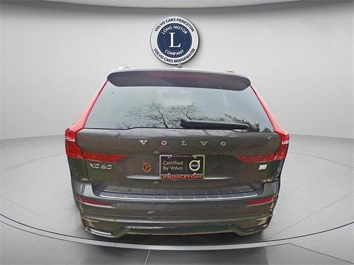 2024 Volvo XC60 Recharge Plug-In Hybrid T8 Plus Dark Theme