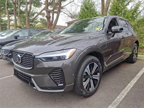 2024 Volvo XC60 Recharge Plug-In Hybrid T8 Plus Dark Theme