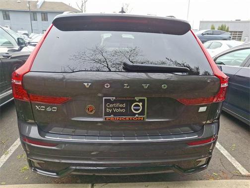 2024 Volvo XC60 Recharge Plug-In Hybrid T8 Plus Dark Theme