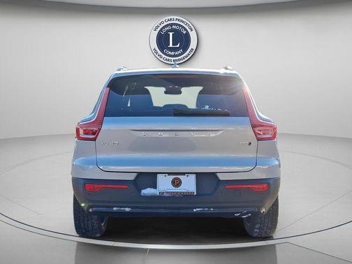 2025 Volvo XC40 B5 Plus Dark Theme