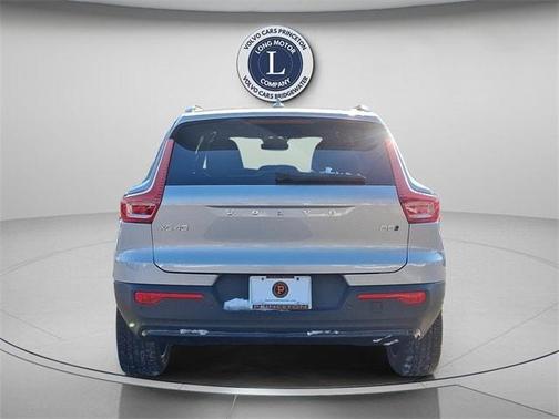 2025 Volvo XC40 B5 Plus Dark Theme