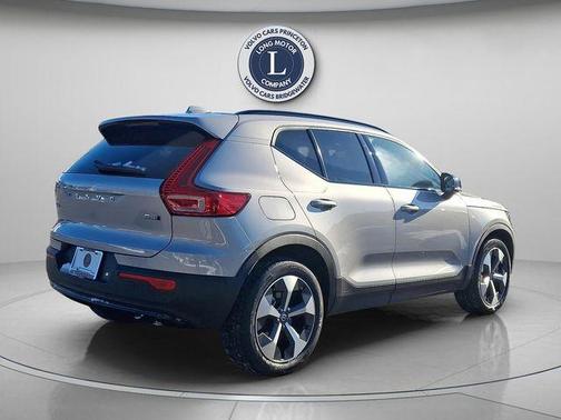 2025 Volvo XC40 B5 Plus Dark Theme