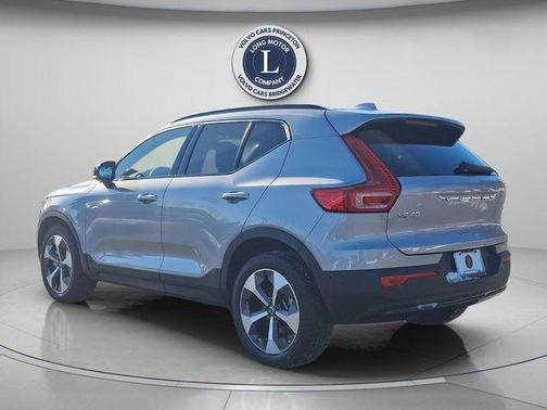 2025 Volvo XC40 B5 Plus Dark Theme