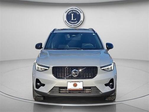 2025 Volvo XC40 B5 Plus Dark Theme