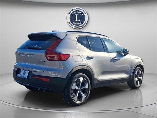 2025 Volvo XC40 B5 Plus Dark Theme
