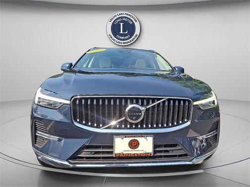 2022 Volvo XC60 B5 Inscription