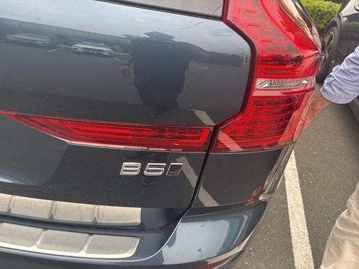 2022 Volvo XC60 B5 Inscription