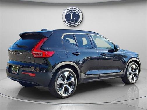 2025 Volvo XC40 B5 Plus Dark Theme