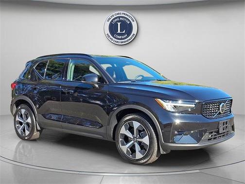 2025 Volvo XC40 B5 Plus Dark Theme