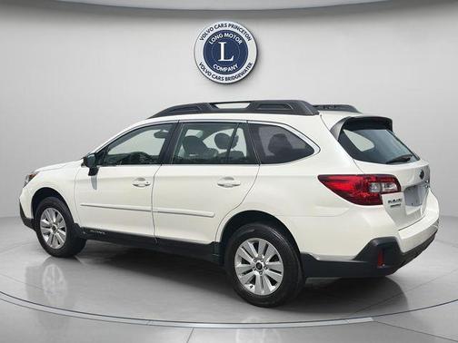 Crystal White Pearl 2018 Subaru Outback 2.5i