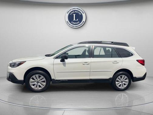 Crystal White Pearl 2018 Subaru Outback 2.5i