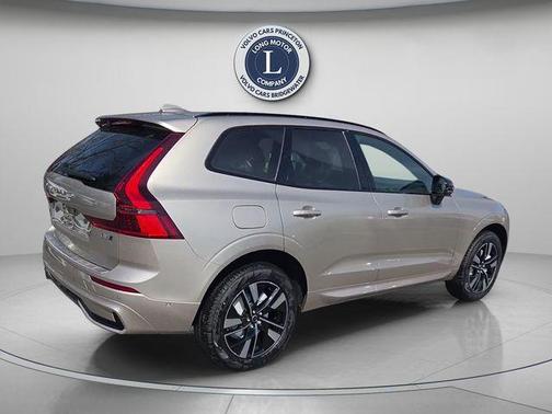 Bright 2026 Volvo XC60 B5 Plus
