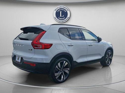 2026 Volvo XC40 B5 Plus