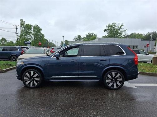 2024 Volvo XC90 Recharge Plug-In Hybrid T8 Ultimate Bright Theme 7-Seater