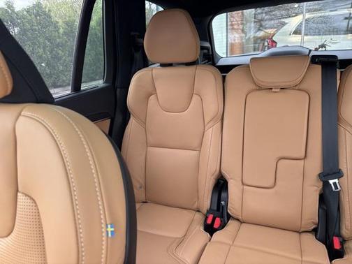 2024 Volvo XC90 Recharge Plug-In Hybrid T8 Ultimate Bright Theme 7-Seater