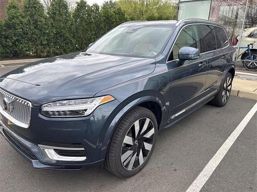 2024 Volvo XC90 Recharge Plug-In Hybrid T8 Ultimate Bright Theme 7-Seater
