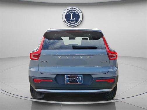 2025 Volvo XC40 B5 Core Bright Theme