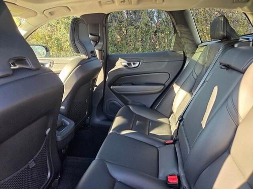 2025 Volvo XC60 Plus