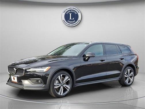 2025 Volvo V60 Cross Country B5 Plus
