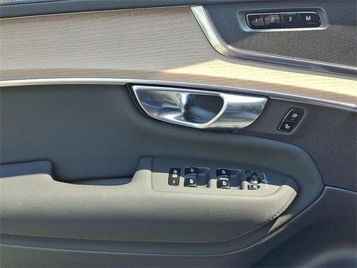 2025 Volvo XC90 B6 Core
