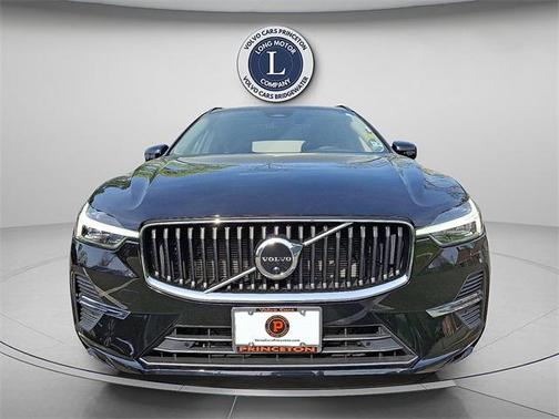 2022 Volvo XC60 B5 Momentum