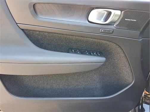 Ultra Black 2025 Volvo EC40 TWIN EDITION