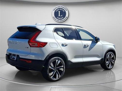 2026 Volvo XC40 B5 Plus