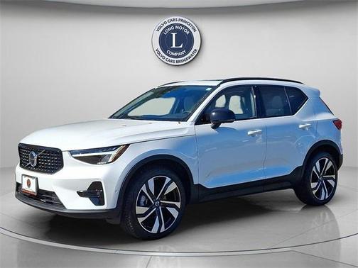 2026 Volvo XC40 B5 Plus