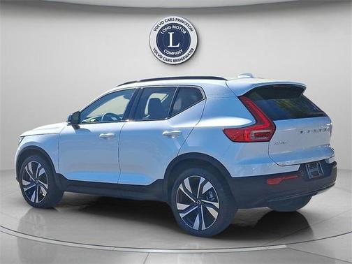 2026 Volvo XC40 B5 Plus