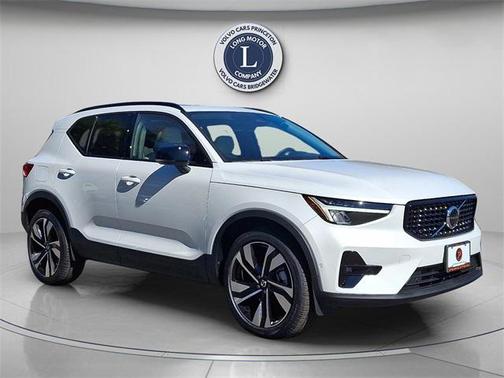 2026 Volvo XC40 B5 Plus