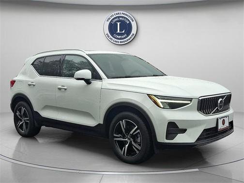 2025 Volvo XC40 B5 Core Bright Theme