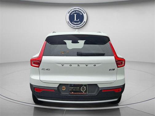 2025 Volvo XC40 B5 Core Bright Theme