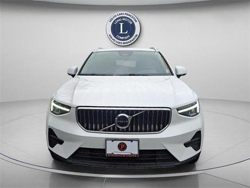 2025 Volvo XC40 B5 Core Bright Theme