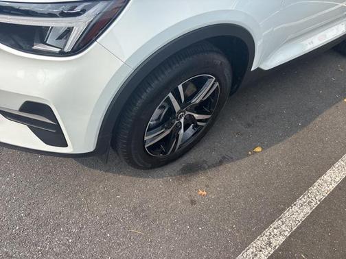 2025 Volvo XC40 B5 Core Bright Theme