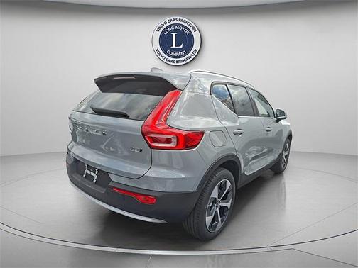 2025 Volvo XC40 B5 Core Bright Theme