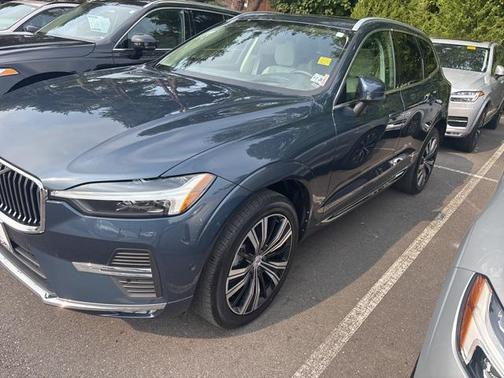 2022 Volvo XC60 B5 Inscription