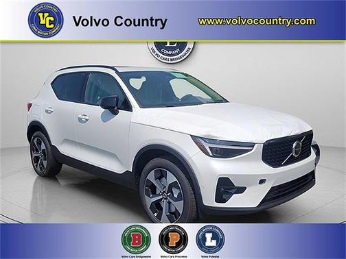 2025 Volvo XC40 B5 Plus Dark Theme