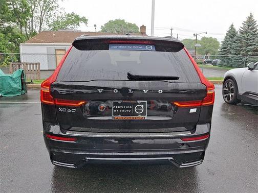 2024 Volvo XC60 Recharge Plug-In Hybrid T8 Plus Dark Theme