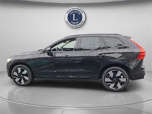 2024 Volvo XC60 Recharge Plug-In Hybrid T8 Plus Dark Theme