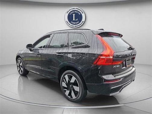 2024 Volvo XC60 Recharge Plug-In Hybrid T8 Plus Dark Theme