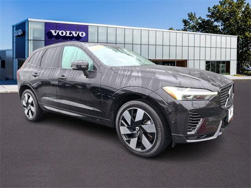 2024 Volvo XC60 Recharge Plug-In Hybrid T8 Plus Dark Theme