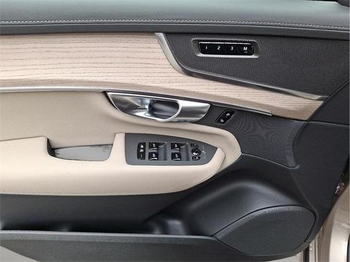 2026 Volvo XC90 B6 Plus 6-Seater