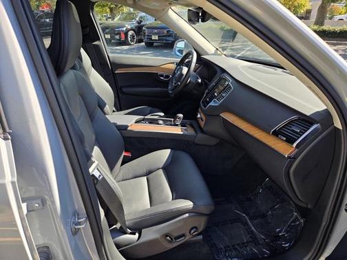 2025 Volvo XC90 B6 Plus 7-Seater