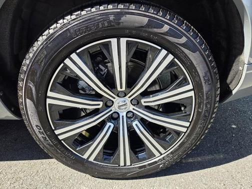 2025 Volvo XC90 B6 Plus 7-Seater
