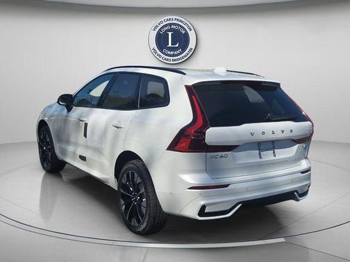 Crystal White 2026 Volvo XC60 Plug-In Hybrid T8 Ultra