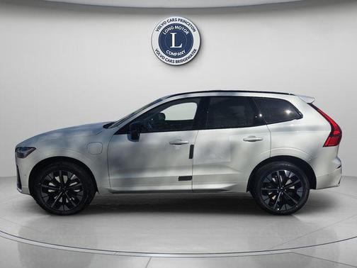 Crystal White 2026 Volvo XC60 Plug-In Hybrid T8 Ultra