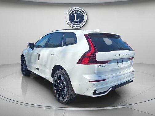 Crystal White 2026 Volvo XC60 Plug-In Hybrid T8 Ultra