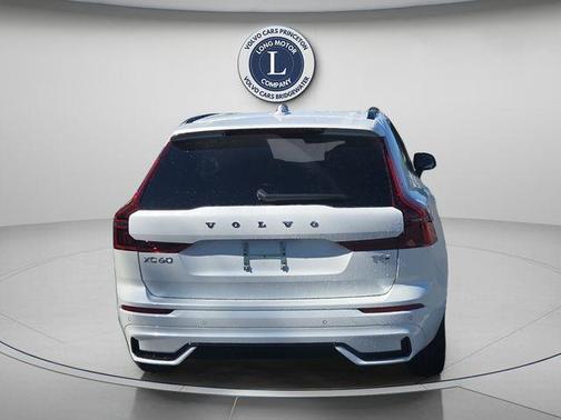 Crystal White 2026 Volvo XC60 Plug-In Hybrid T8 Ultra
